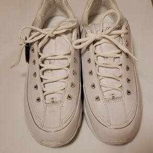 Skechers